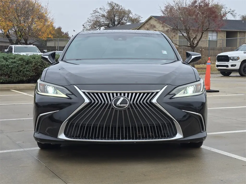 2019 Lexus ES 350 photo 2