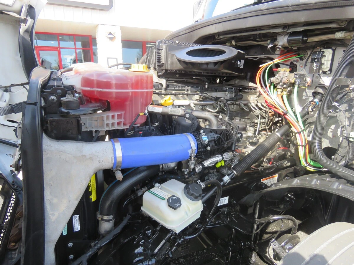 2023 Freightliner Cascadia - image 11