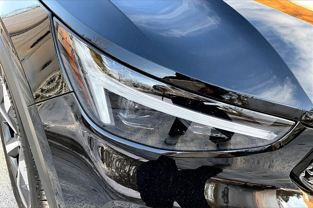 2026 Volvo - image 31