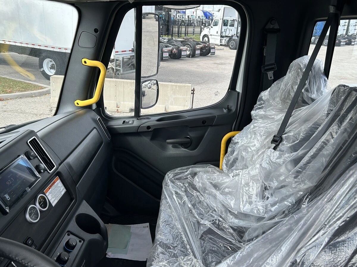 2027 Freightliner M2 106 — photo 8