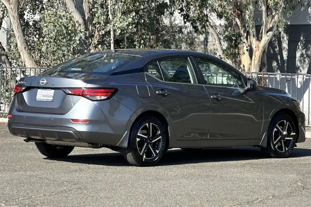 2025 Nissan Sentra SV photo 4