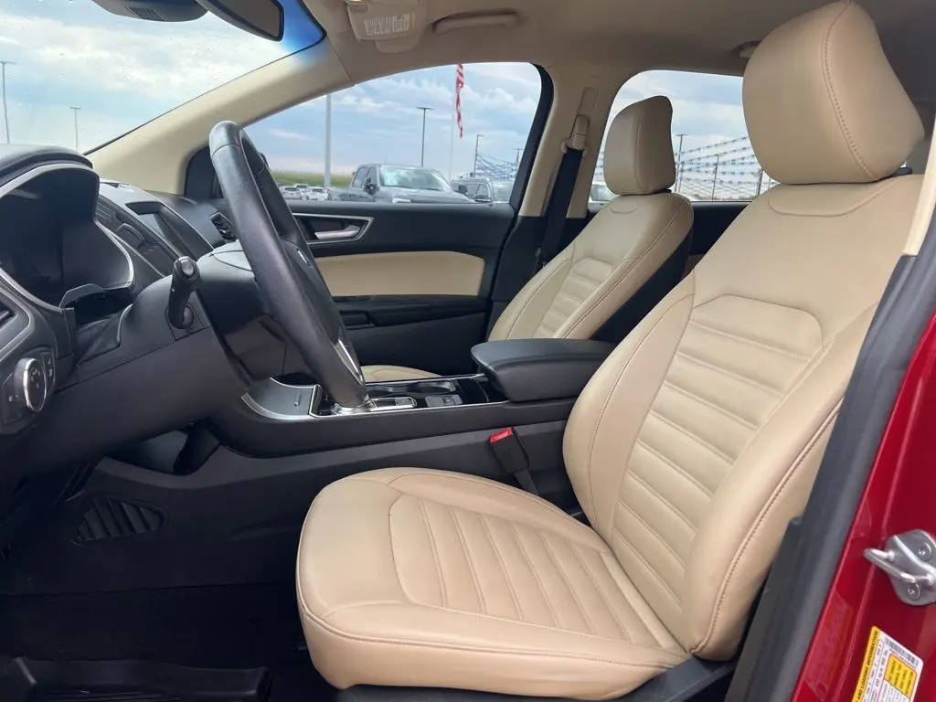 2020 Ford Edge SEL photo 11