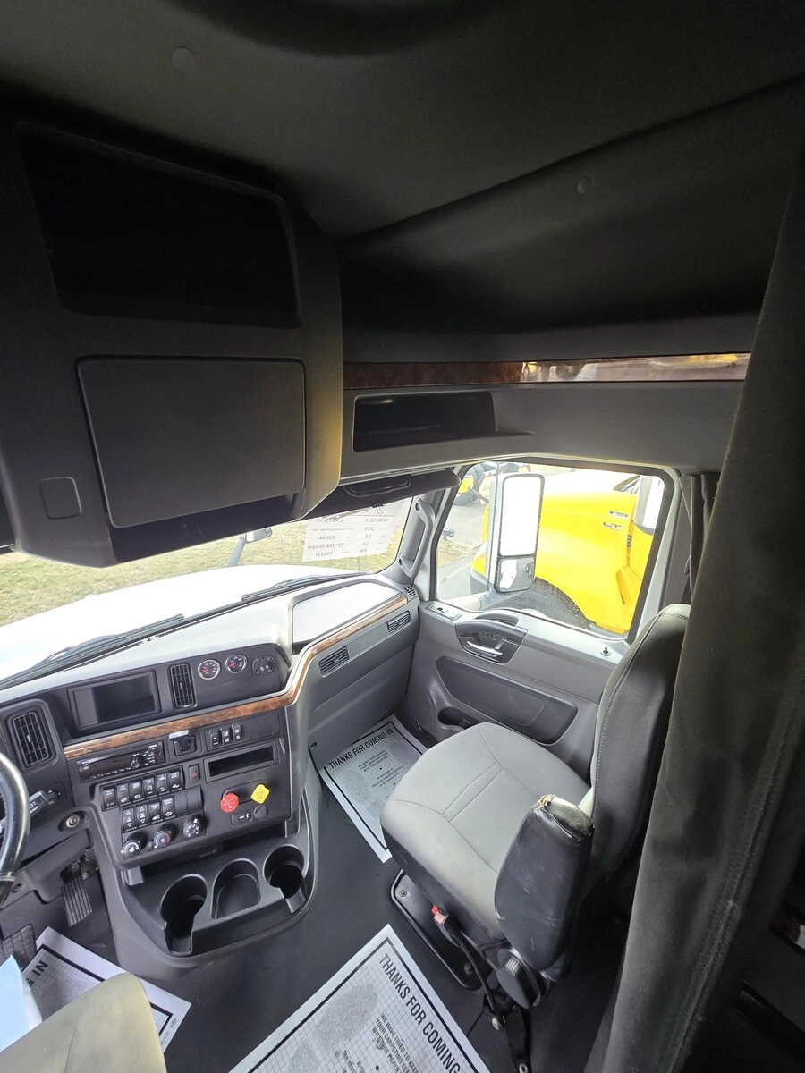 2020 International LT — photo 5