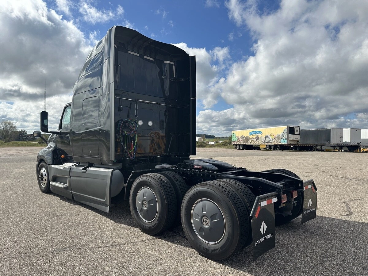 2027 International LT — photo 4