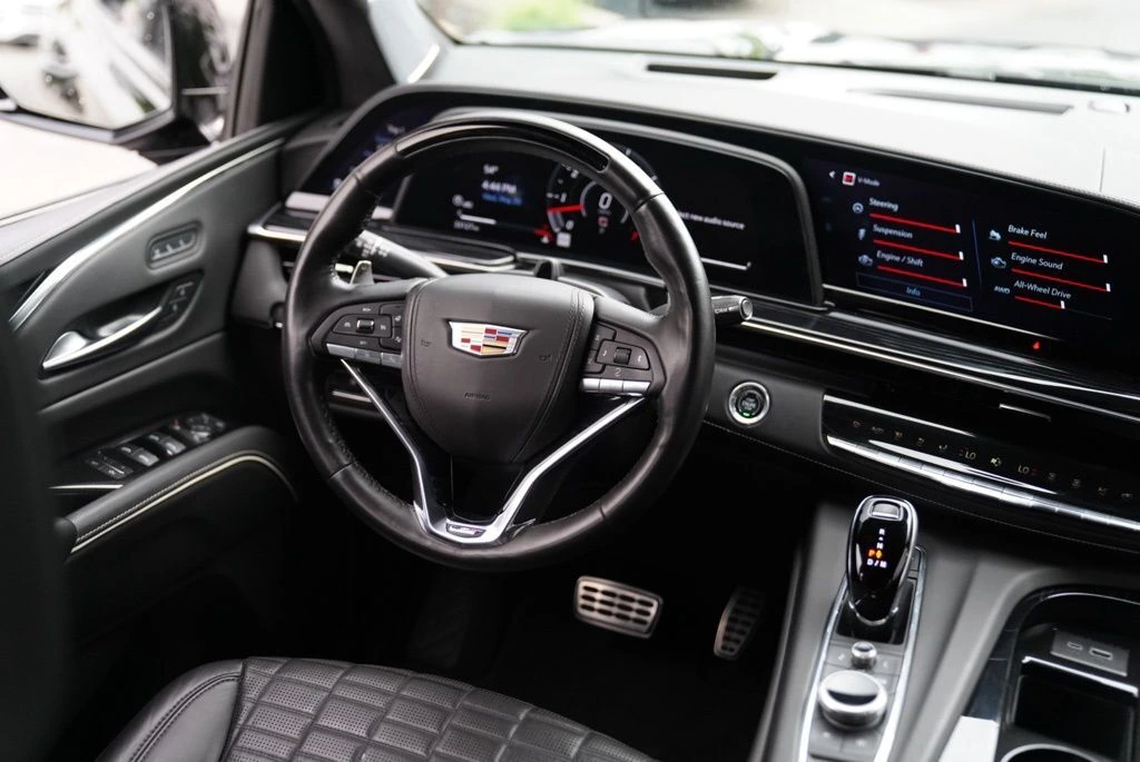 2023 Cadillac Escalade V-Series - Photo 40