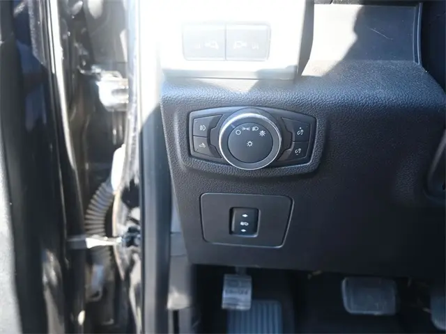 2017 Ford F-150 Lariat photo 11