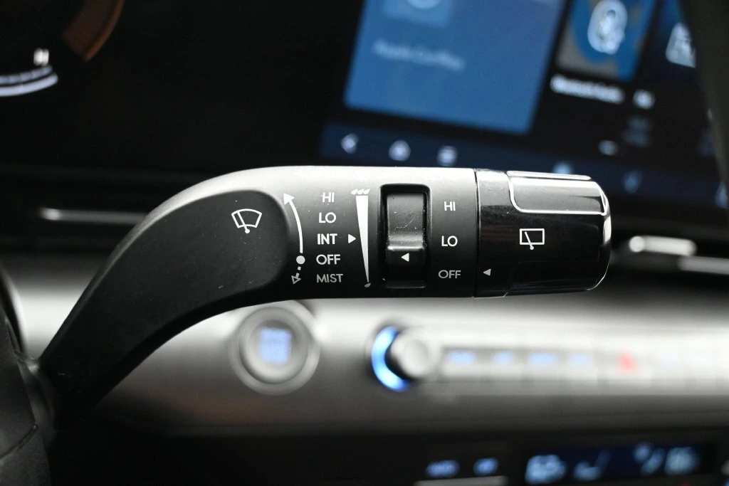 2025 Hyundai Kona SEL - Photo 16