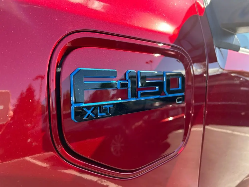 2025 Ford F-150 Lightning XLT photo 32