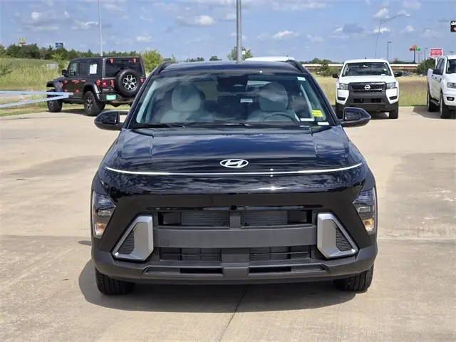 2026 Hyundai Kona SEL photo 2