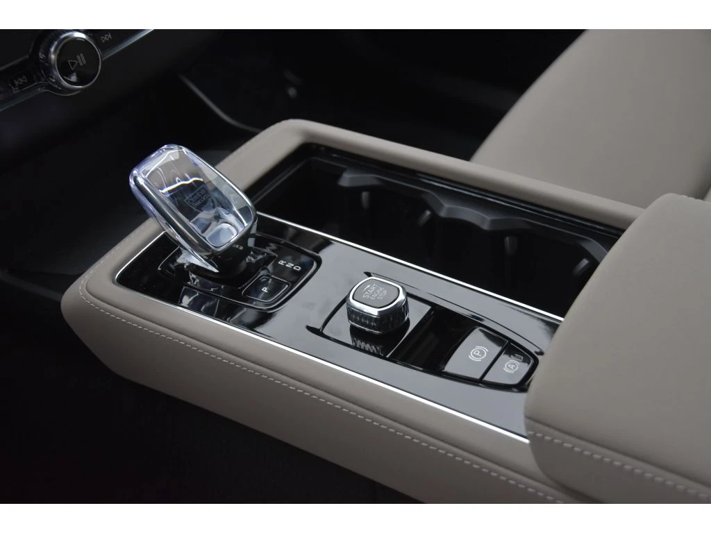 2026 Volvo - image 37