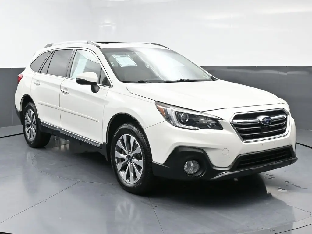 2019 Subaru Outback 3.6R Touring photo 2