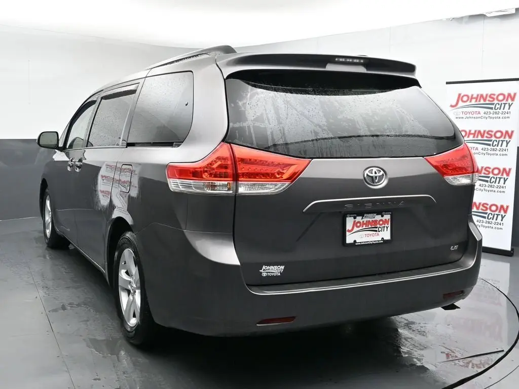 2014 Toyota Sienna LE photo 6