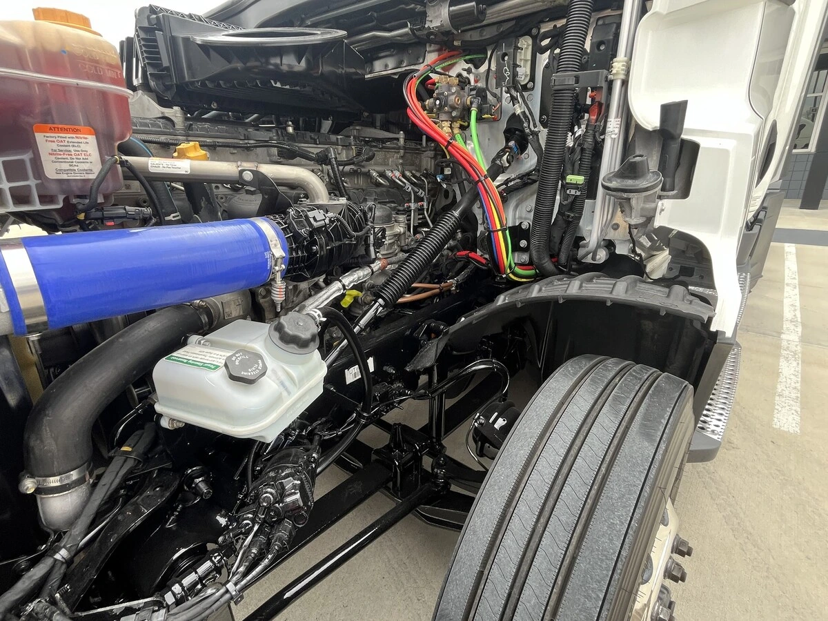 2021 Freightliner Cascadia - image 8