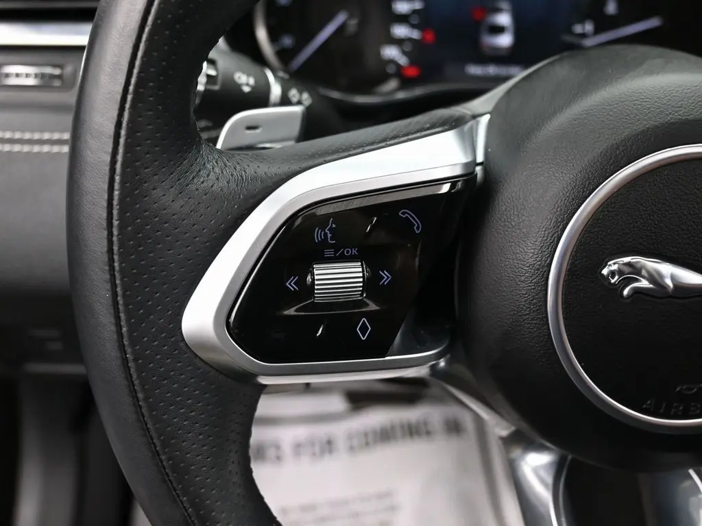 2022 Jaguar XF R-Dynamic SE photo 17
