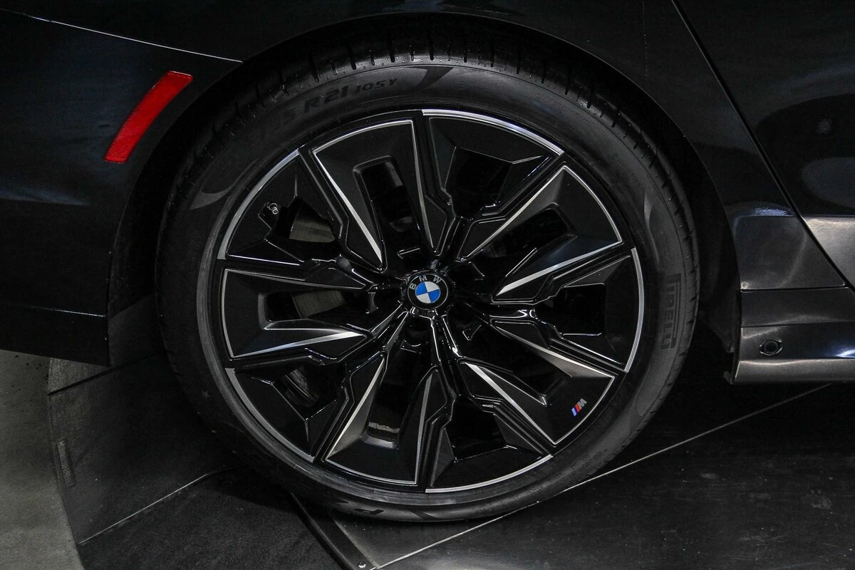 2024 BMW 7 Series 760i - Photo 8