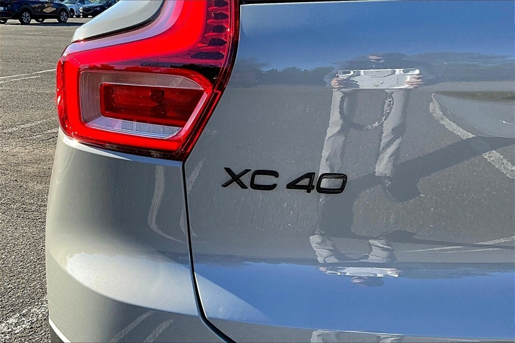 2026 Volvo - image 9