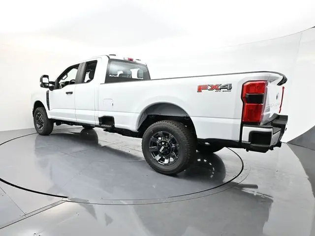 2025 Ford F-350 photo 3