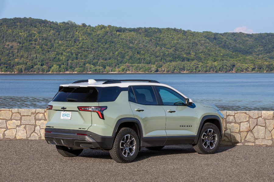 2026 Chevy Equinox Exterior Passenger Side Rear Profile