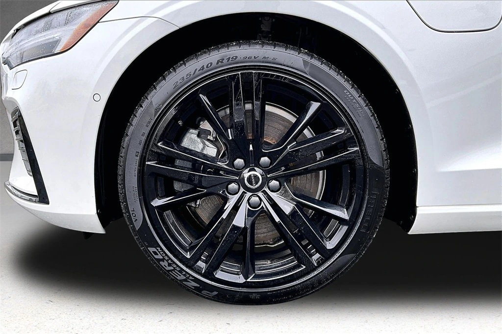 2023 Volvo - image 34