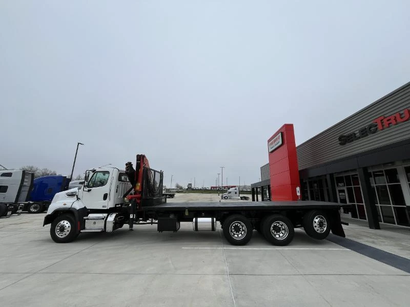 2018 Freightliner 114SD - image 4