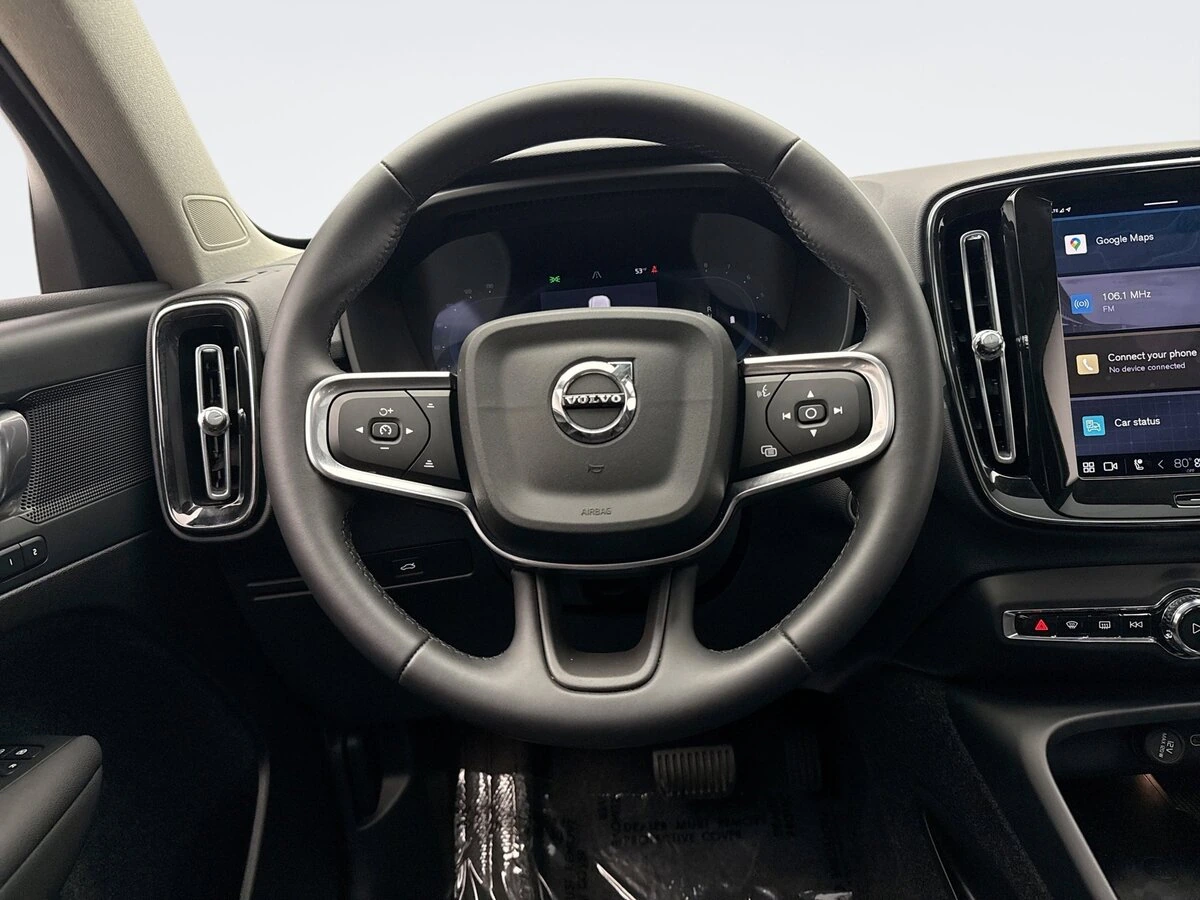 2025 Volvo - image 12