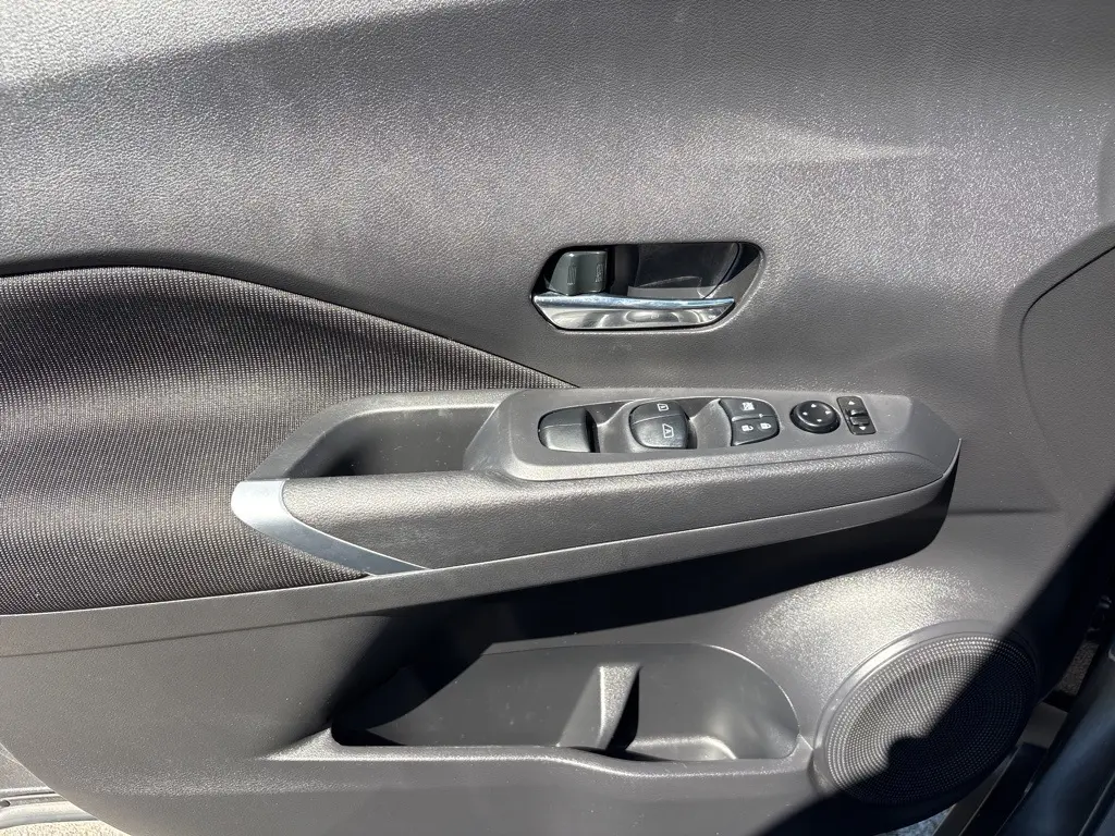 2022 Nissan Kicks SV photo 19
