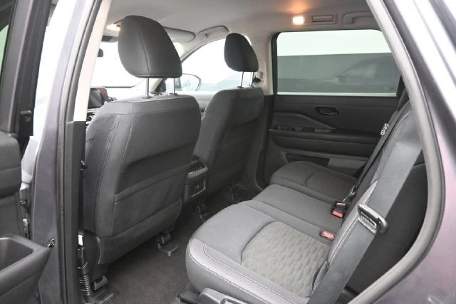 2025 Nissan Pathfinder SV - Photo 25