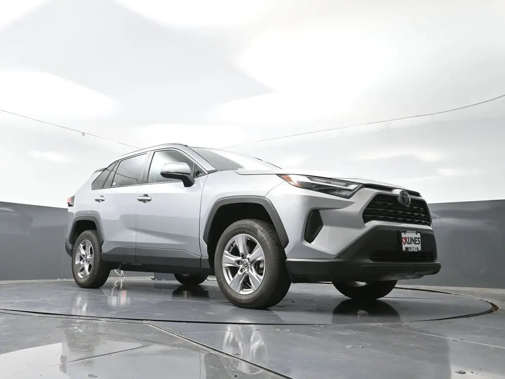 2024 Toyota RAV4 XLE photo 36