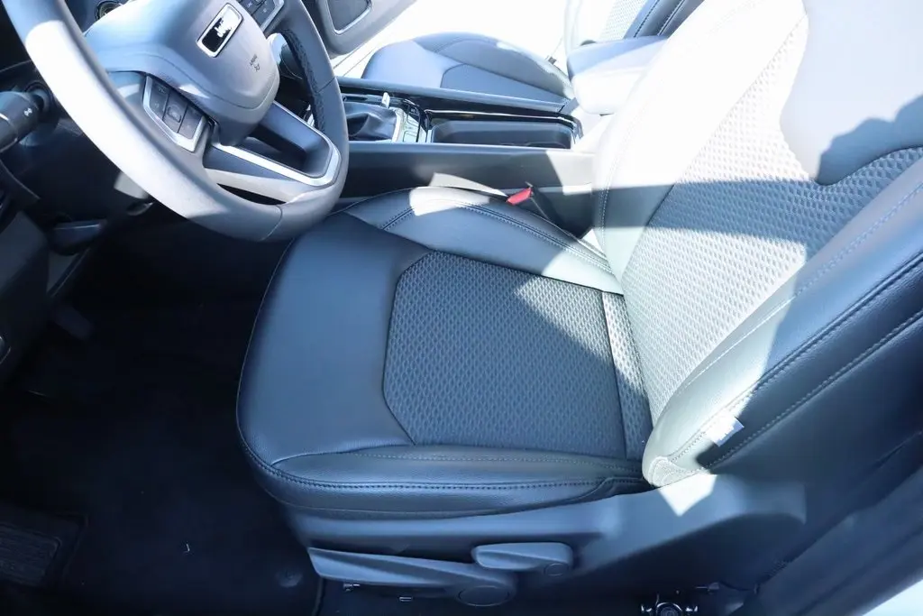 2026 Jeep Compass Latitude photo 3