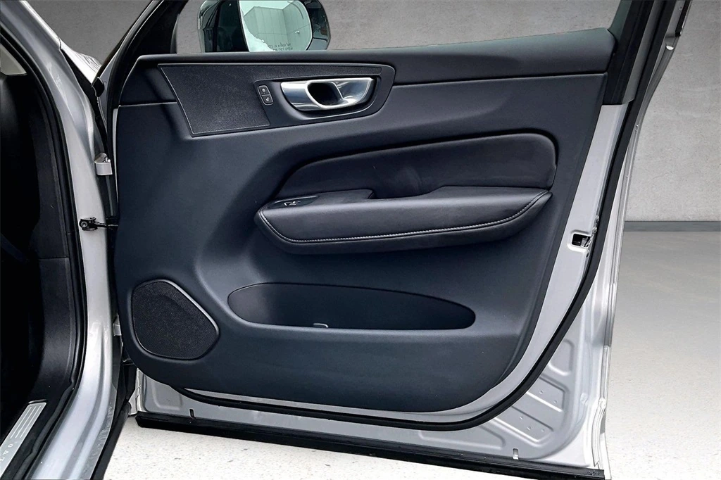 2023 Volvo - image 27