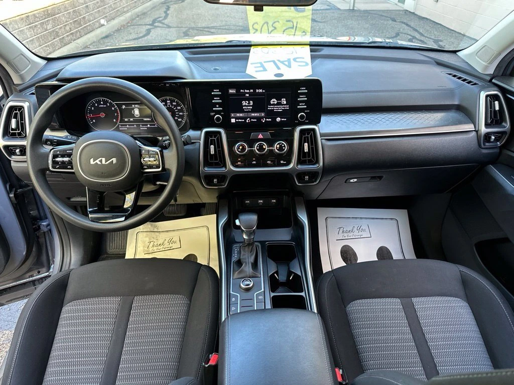 2022 Kia Sorento LX - Photo 38