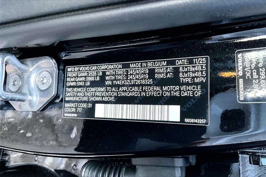 2026 Volvo - image 8