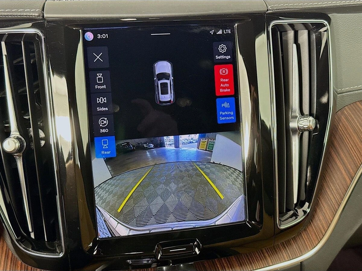 2023 Volvo - image 17