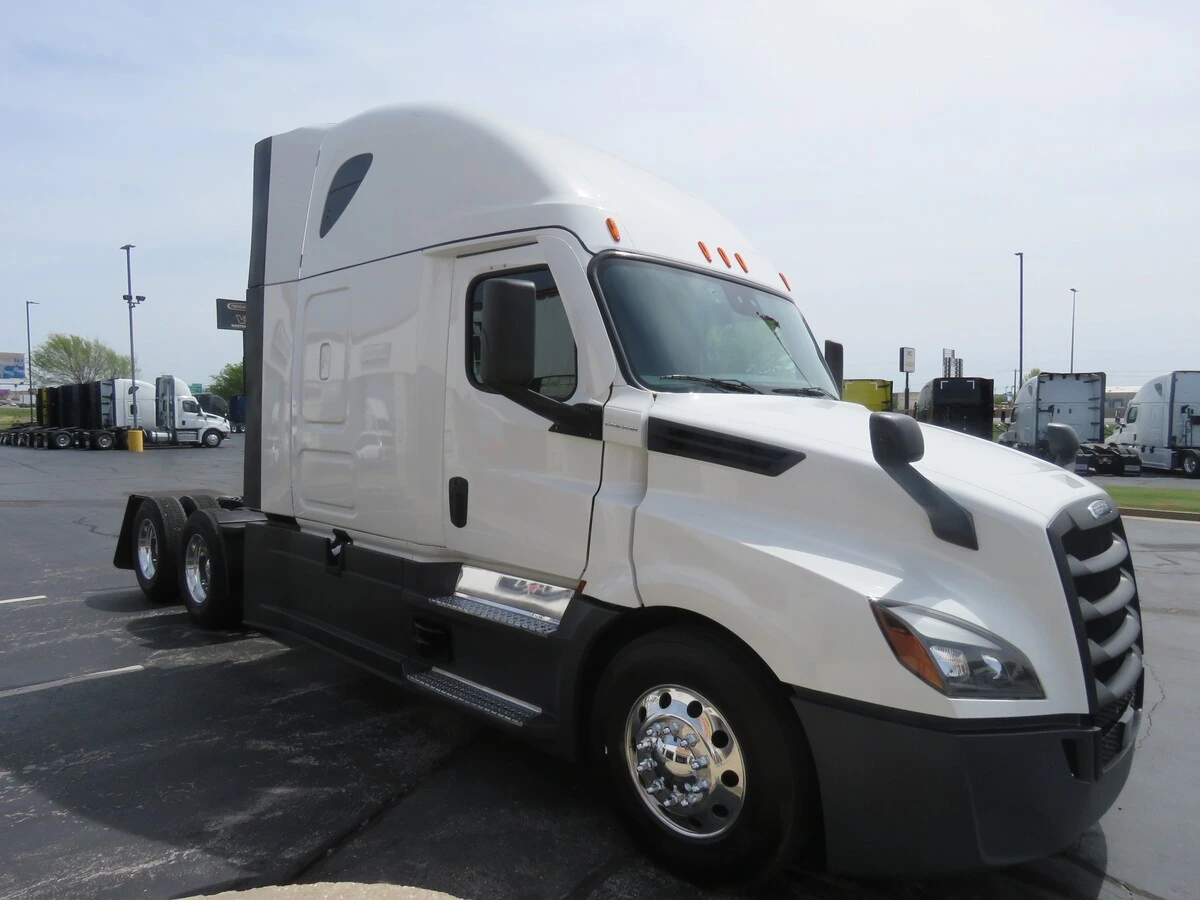 2023 Freightliner Cascadia - image 9