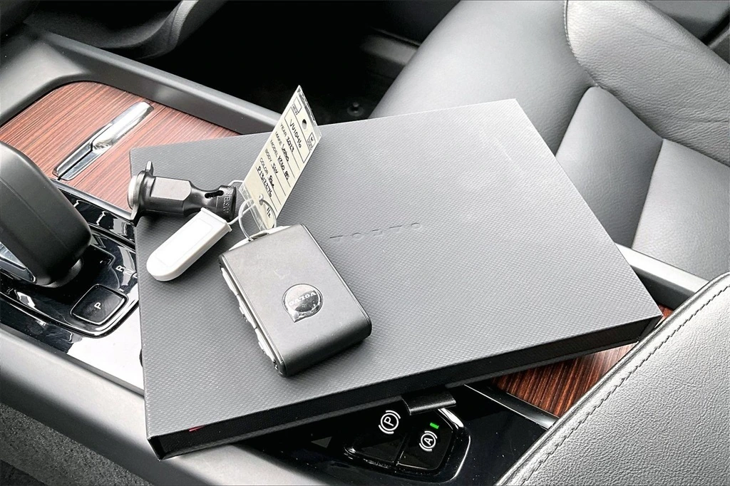 2023 Volvo - image 34