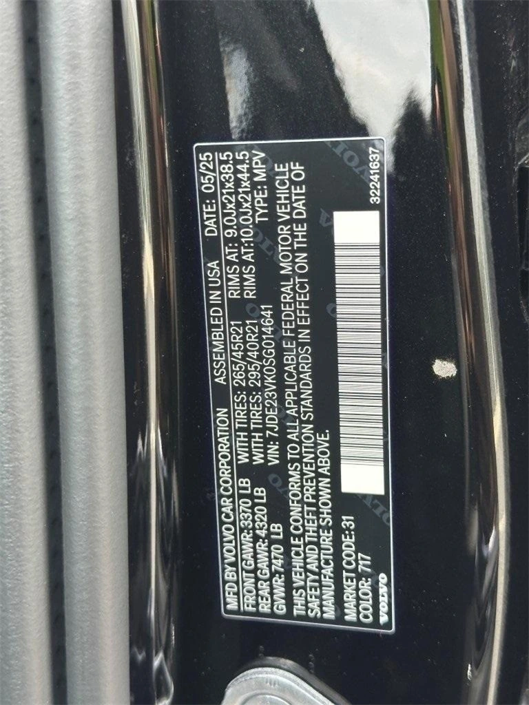 2025 Volvo - image 28