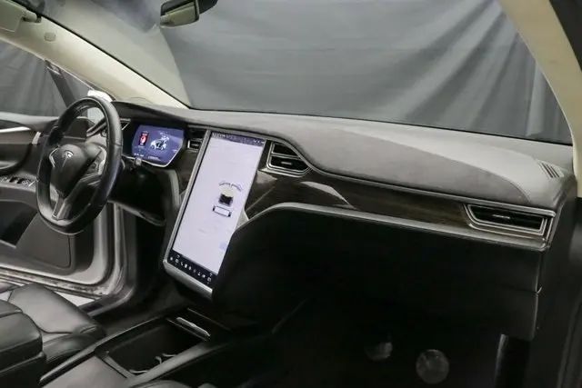 2016 Tesla Model X 90D photo 17
