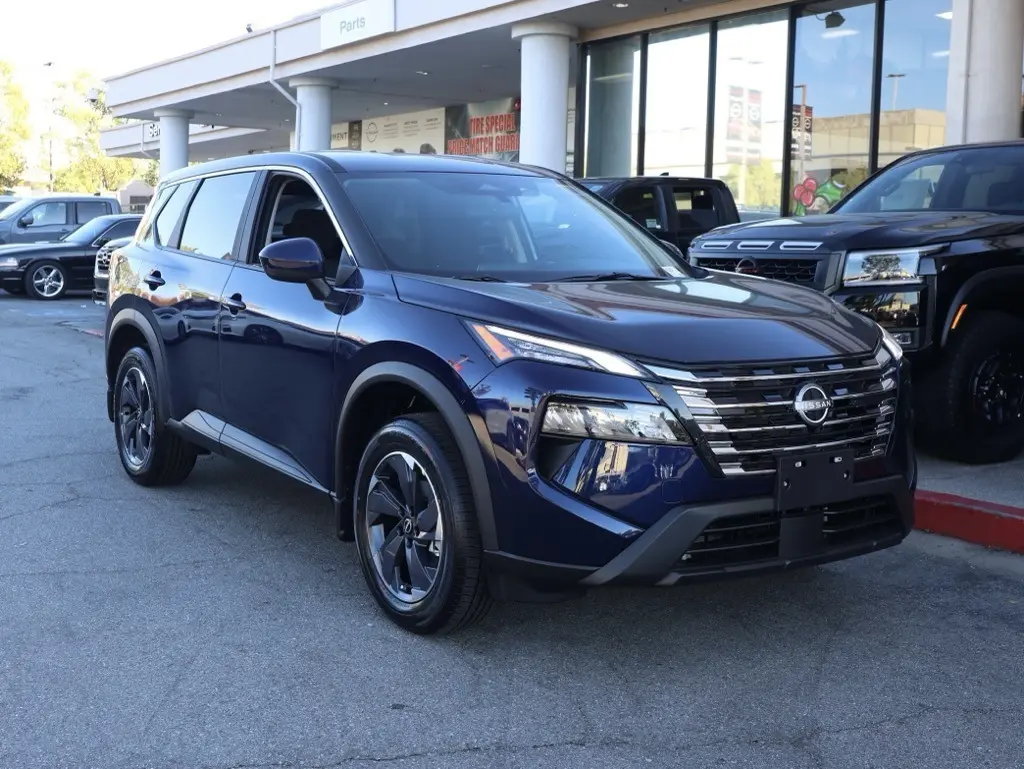 2026 Nissan Rogue SV's photo