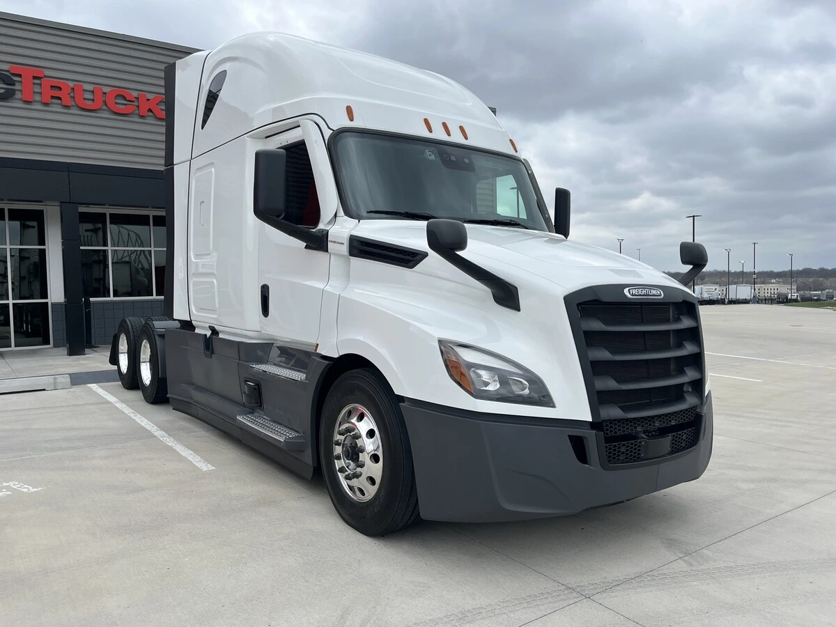 2021 Freightliner Cascadia - image 7