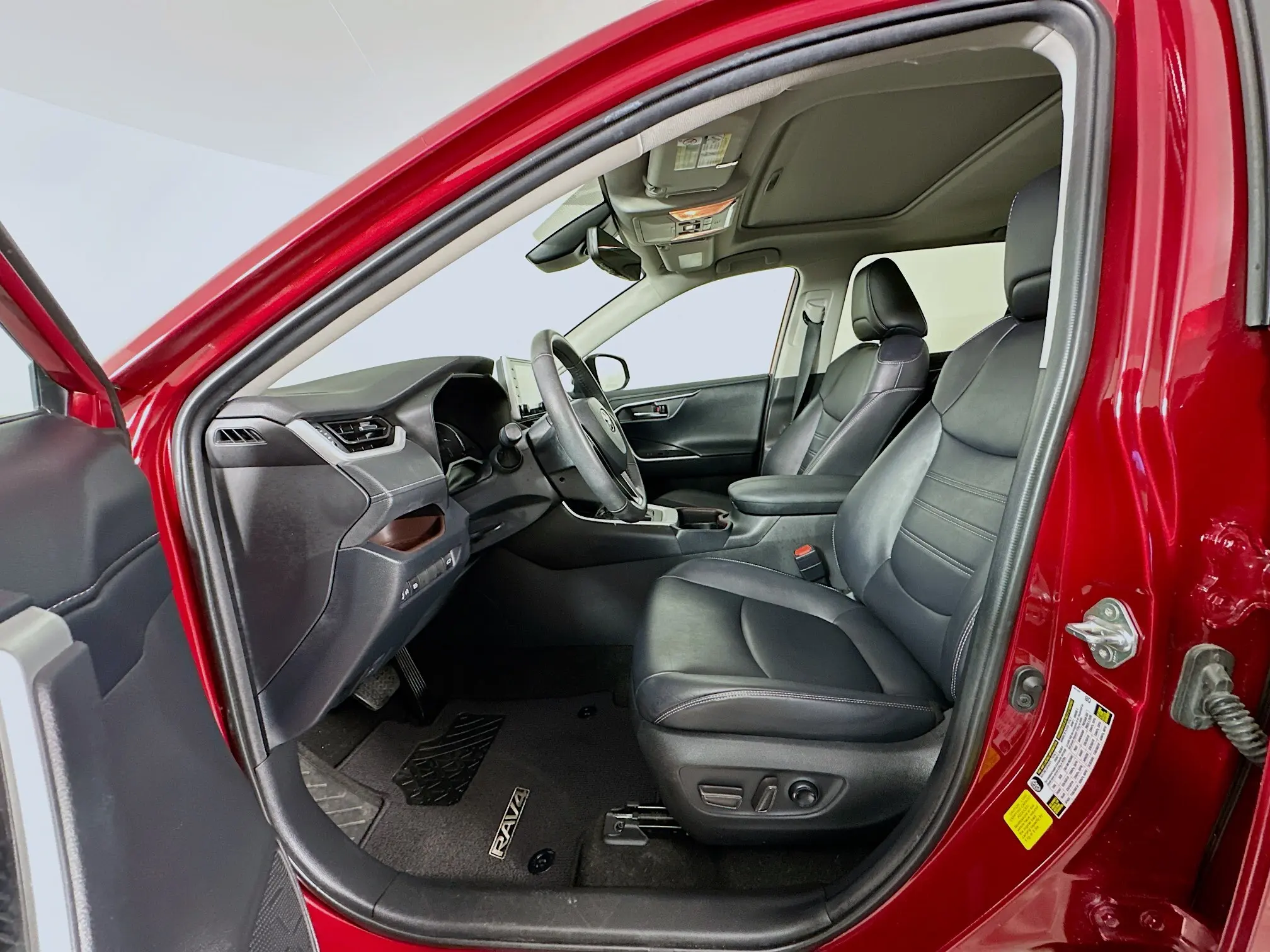 2020 Toyota RAV4 Limited photo 17