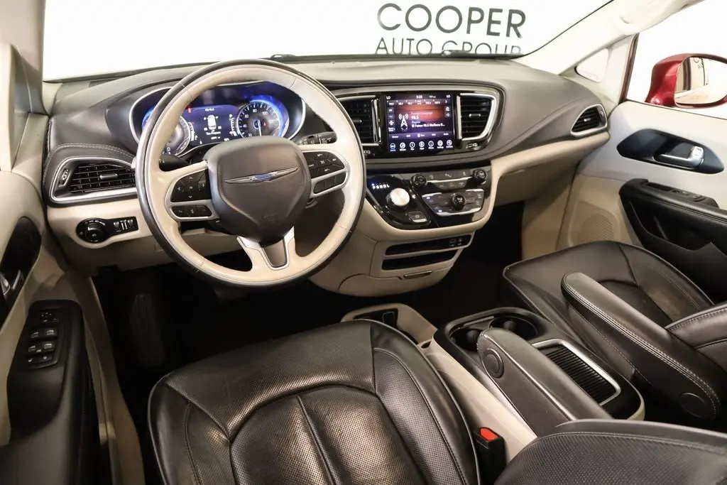 2020 Chrysler Pacifica Limited photo 2