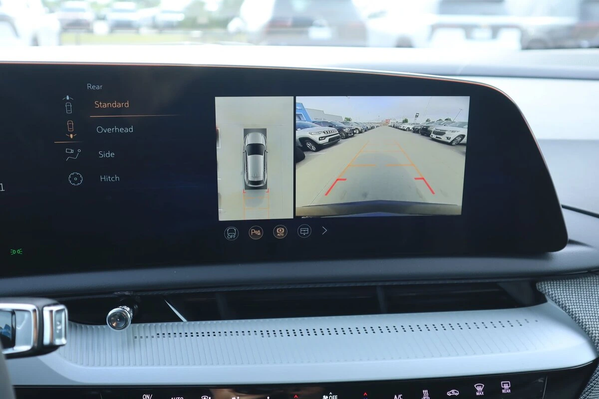 2026 Cadillac OPTIQ Luxury - Photo 6