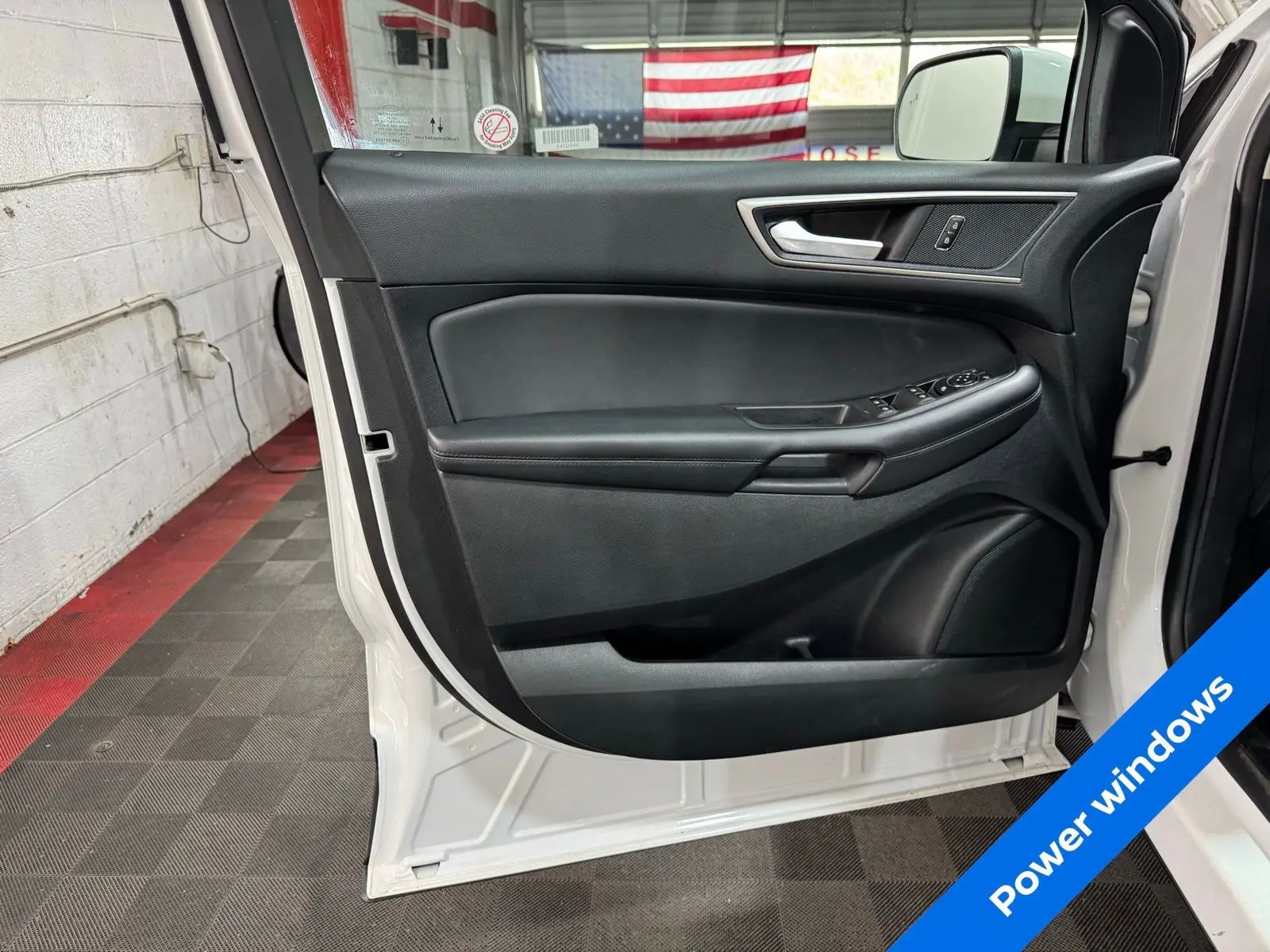 2024 Ford Edge SEL photo 7
