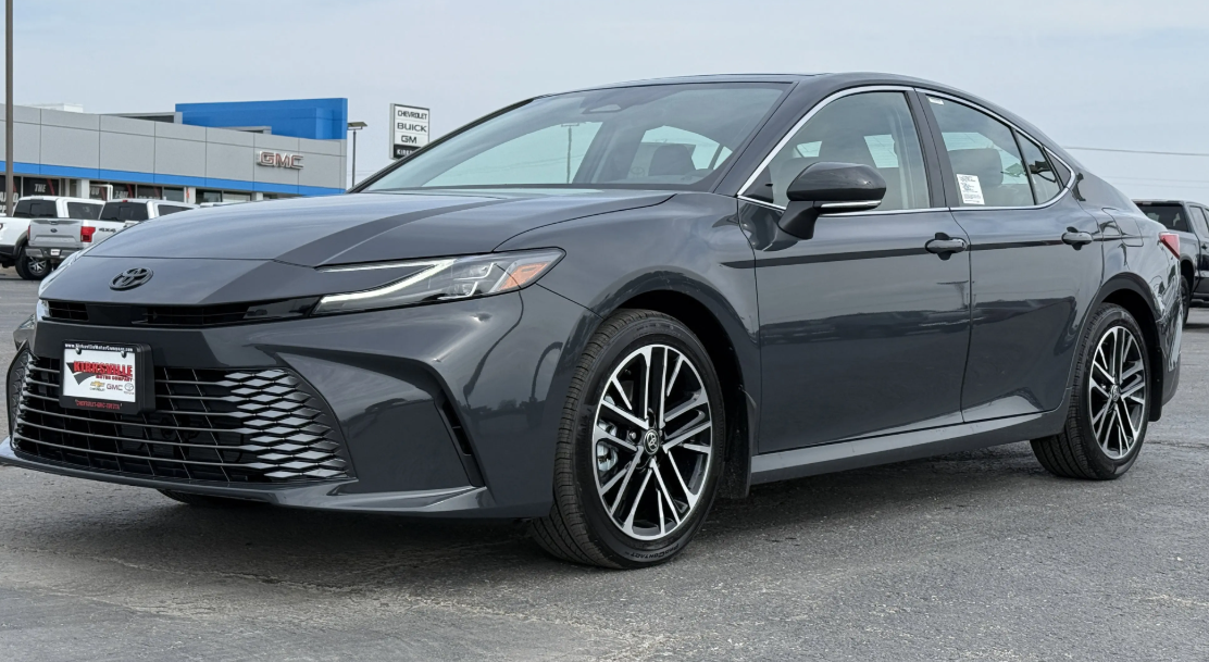 New 2025 Toyota Camry Hybrid for sale in Kirksville, MO.