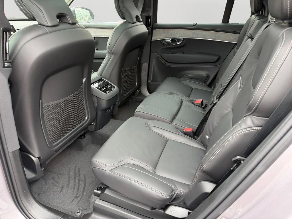2026 Volvo - image 10