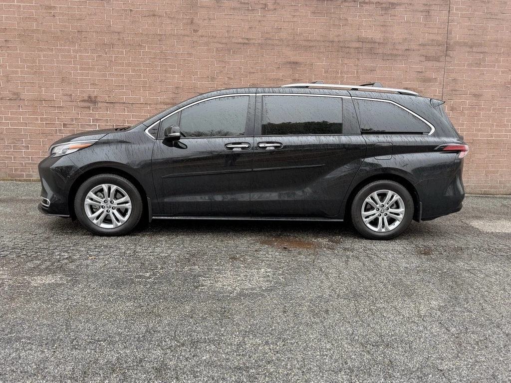 Used 2022 Toyota Sienna Platinum with VIN 5TDESKFC6NS050175 for sale in Kansas City