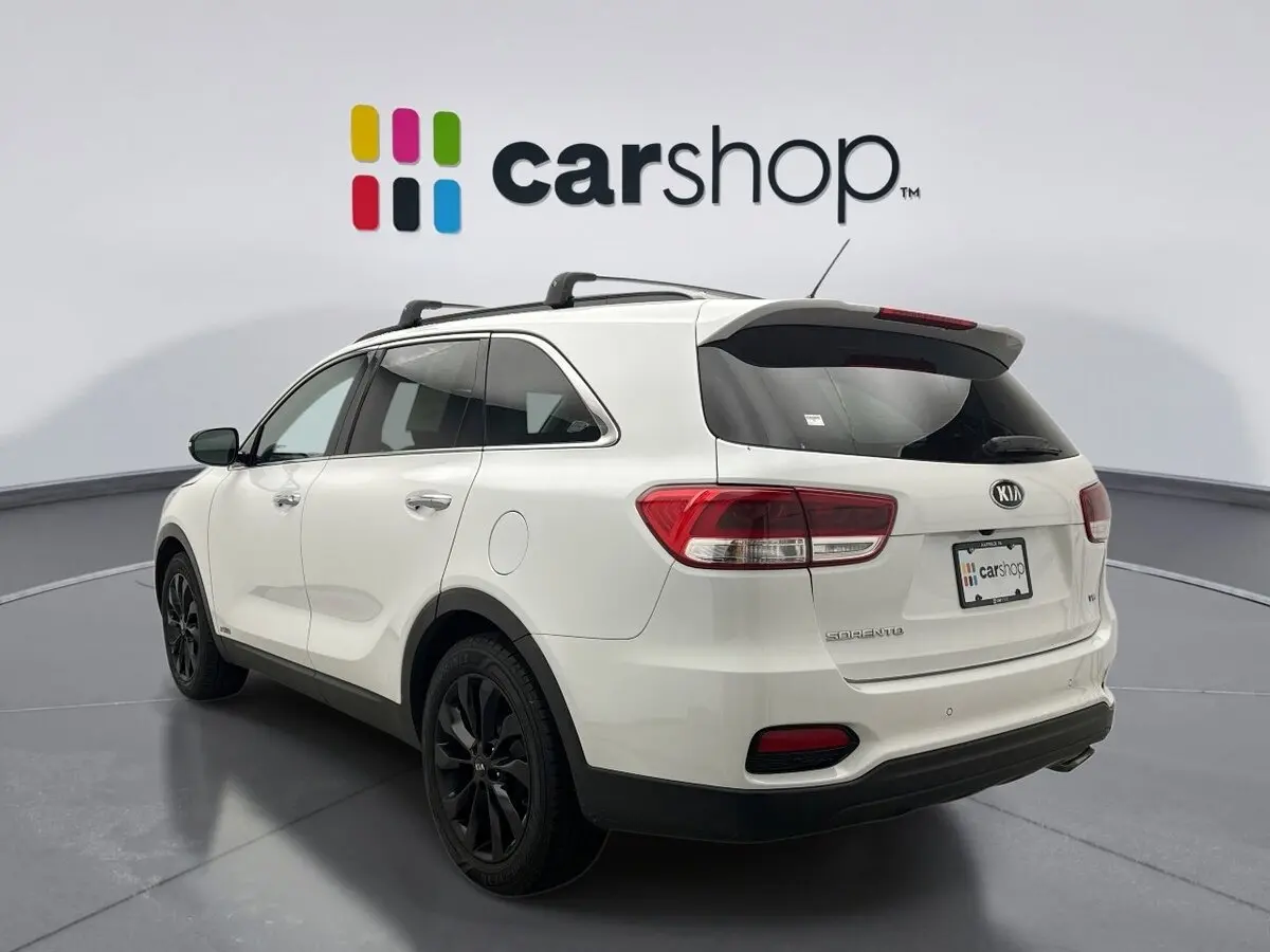 2019 Kia Sorento S V6 photo 2