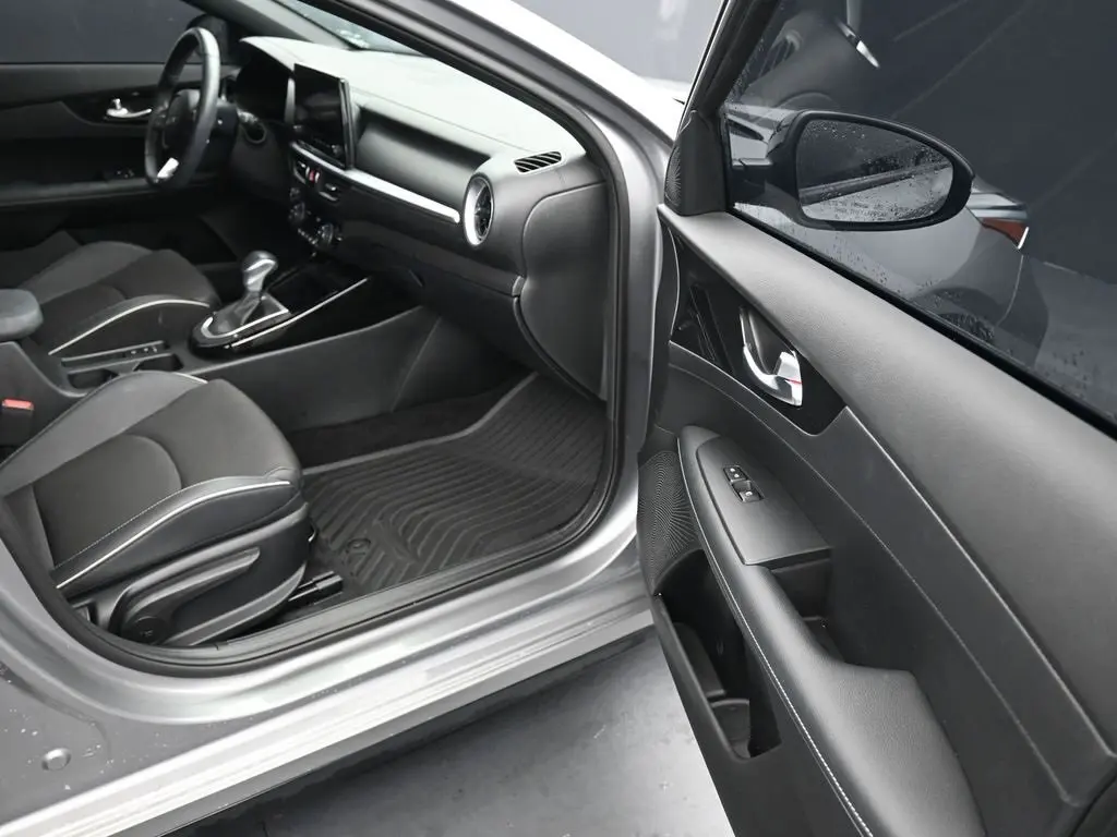 2024 Kia Forte GT-Line photo 13