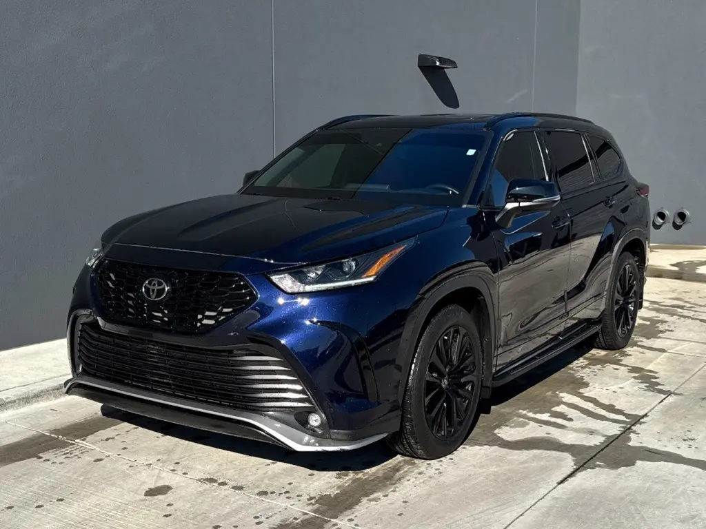 2023 Toyota Highlander XSE's photo