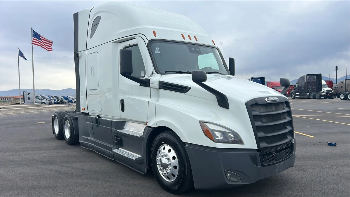 2022 Freightliner Cascadia - image 5